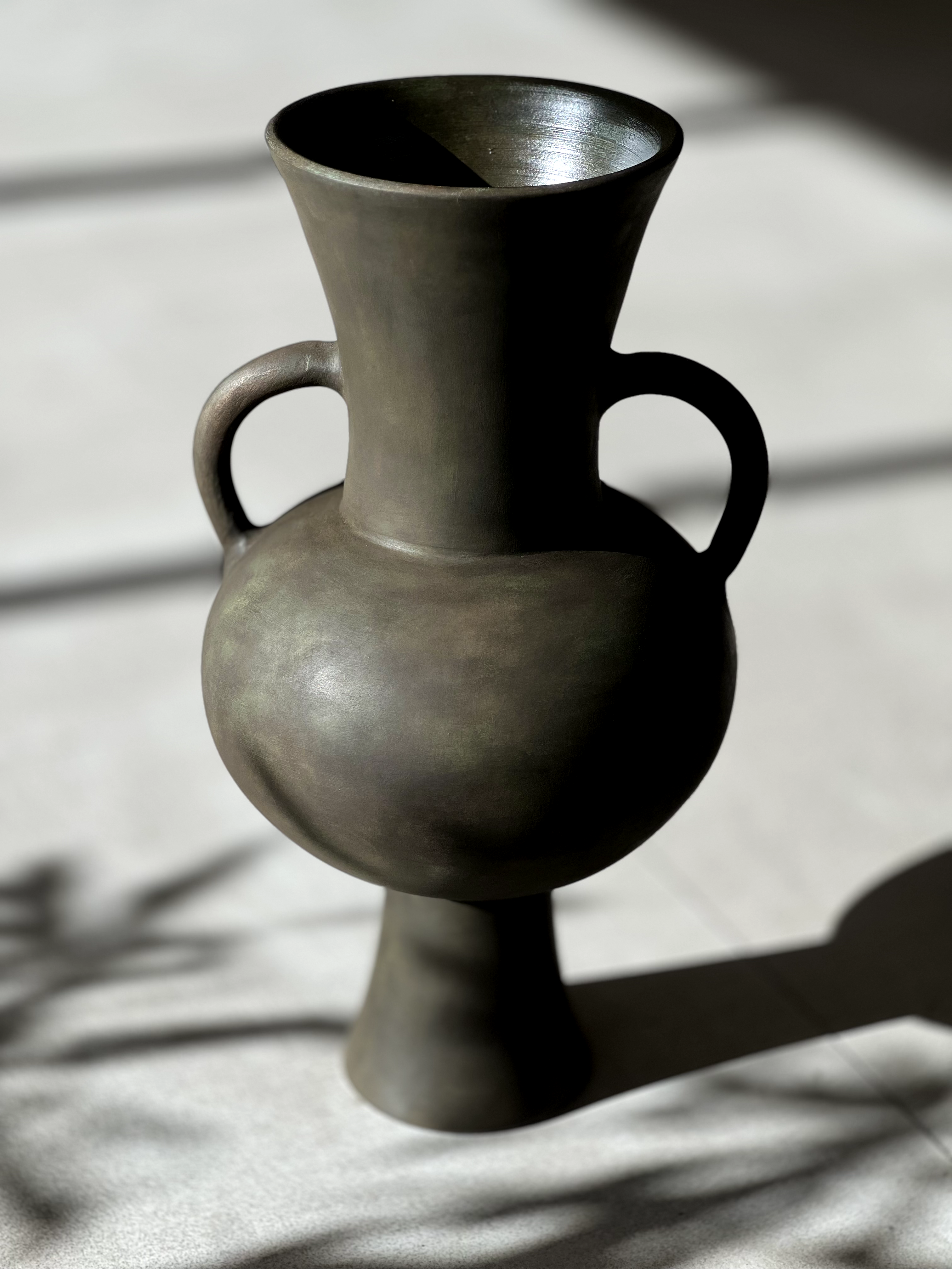 گلدان پتینه پایه دار