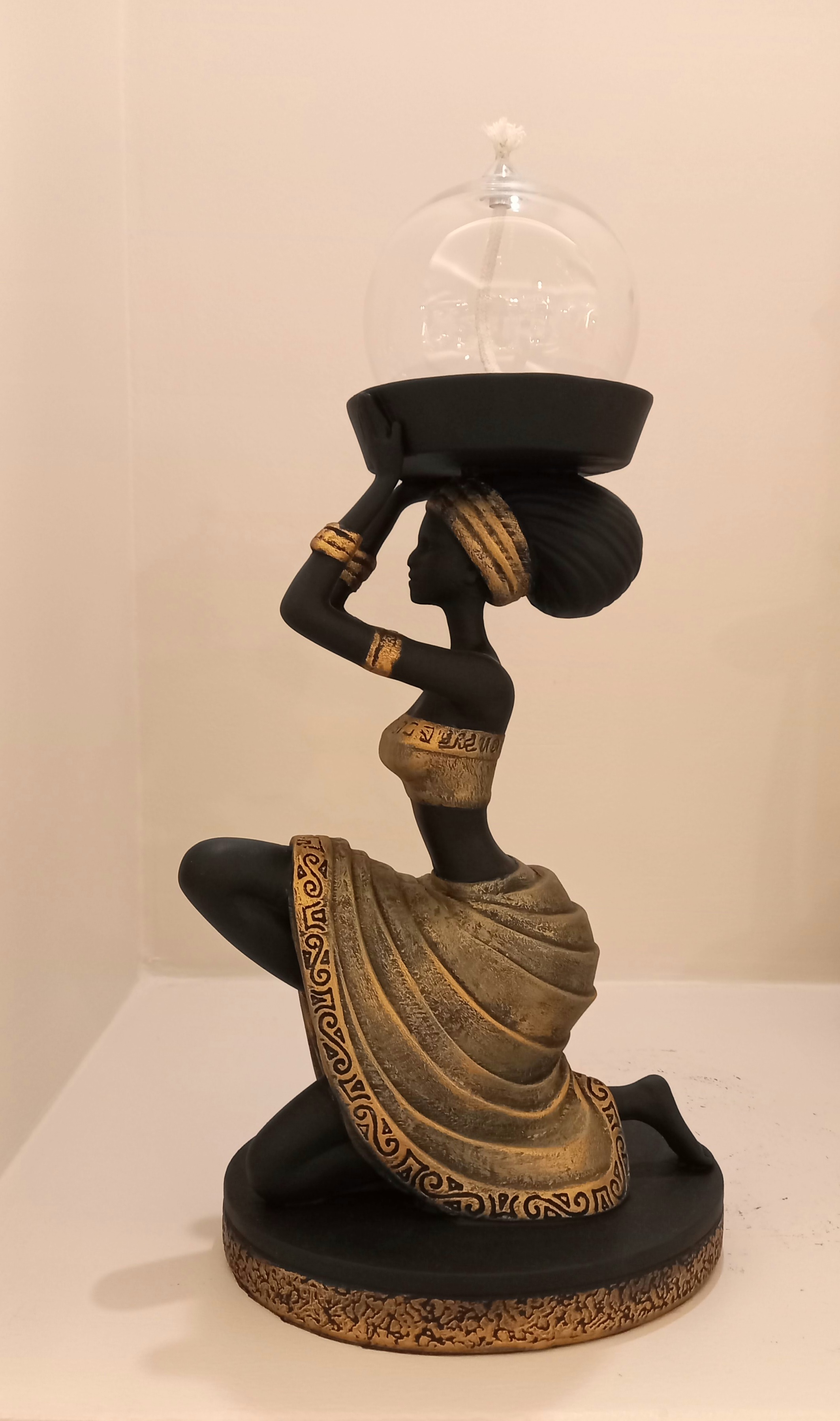 مجسمه دختر آفریقایی